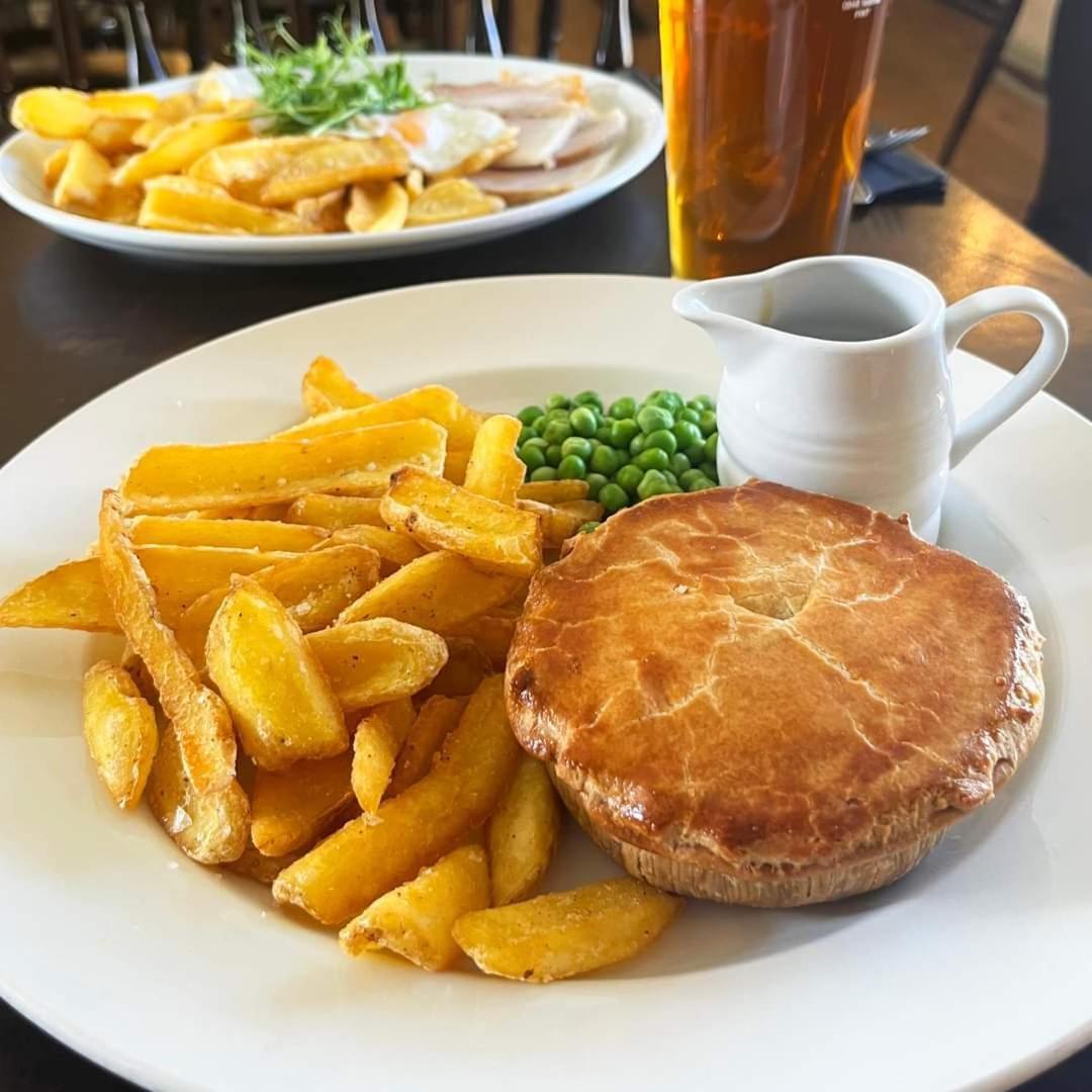 The Crown, Smallburgh Dış mekan fotoğraf
